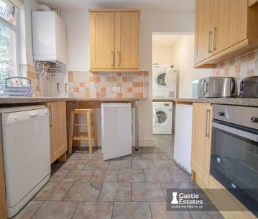 4 bedroom terraced house to rent - Photo 5