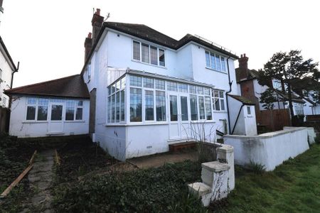 4 bedroom flat to rent - Photo 2