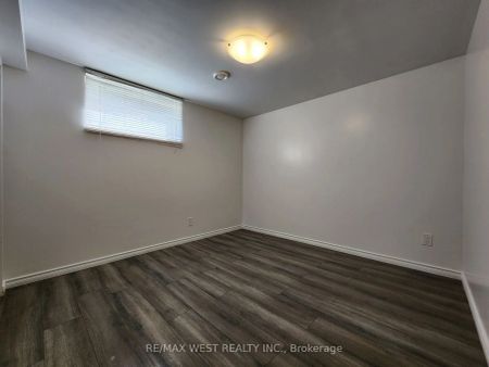 Property For Lease | E8303206 - Photo 2