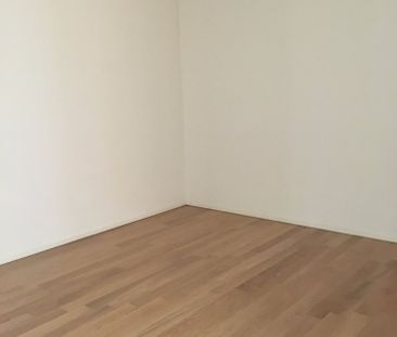 "Gemütliche 2.5-Zimmerwohnung mit schönem Balkon" - Photo 2