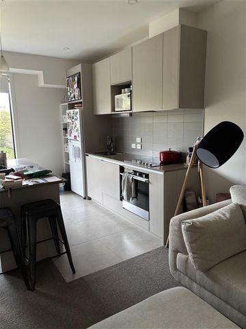 PARNEL CUTIE - 1 BEDROOM APARTMENT - Photo 3