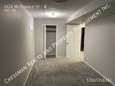 1 Bedroom + Den, 1 Bath Basement Suite - Photo 4