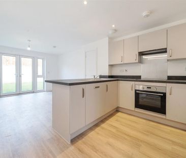 3 bedroom semi-detached house to rent - Photo 5