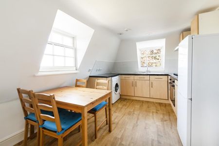 2 Bed Flat - Photo 3