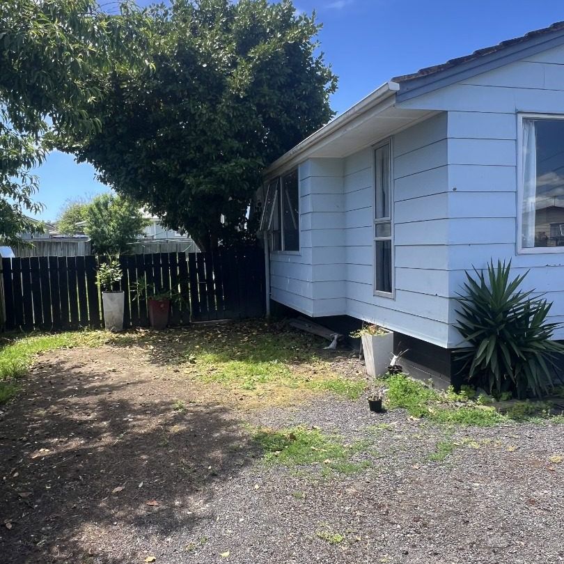 3 Spacious Bedrooms - - Photo 2