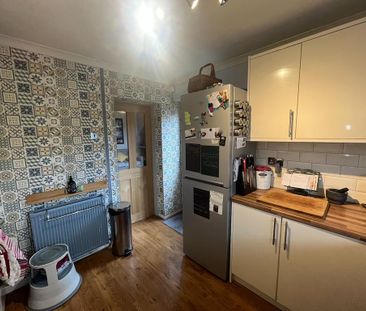 3 bedroom semi-detached house to rent - Photo 6