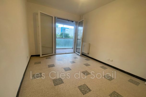 Location appartement 5 pièces 82 m² Hyères - Photo 1