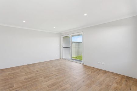 Brand new and available immediately - Photo 3