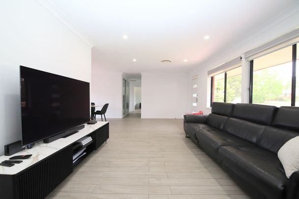 Modern Three Bedroom Family Home - Photo 1