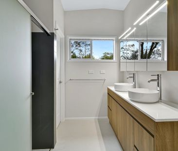 Stylish 3 Bedroom Family Home in a Perfect Location - Photo 4
