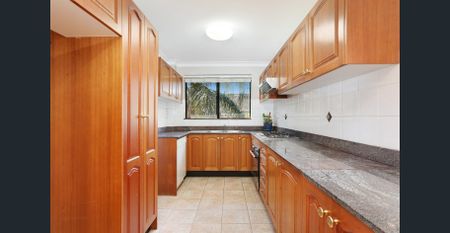 Spacious apartment in prime Strathfield location - Photo 3