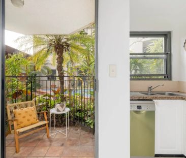Fully furnished apartment with pool views in Glebe - Photo 4