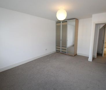 1 bedroom Flat To Let - Photo 2