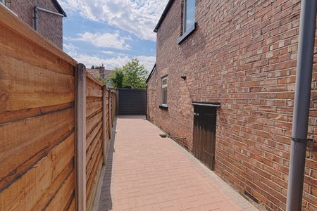 4 Bed Semi-Detached House, Victoria Road, M14 - Photo 2