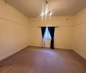 Three Bedroom Home Close to CBD - Photo 5