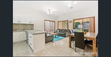 PERFECT FAMILY LIVING IN A PRIME LOCATION - Photo 4