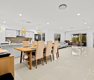 “Modern Family Retreat Backing Onto Tranquil Parklands” - Photo 2