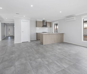 SPACIOUS FAMILY HOME WITH 2 LIVING AREAS, MINUTES TO DTC - Photo 2