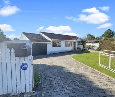 Modern, Light-Filled Living in Parahaki - Photo 4