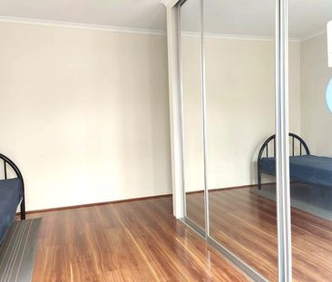 Spacious two br apartment next to Macquarie Uni! - Photo 2