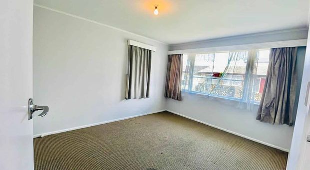 1.5 bedroom unit with carport - Photo 1