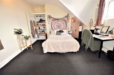 7 bedroom House in Hyde Park, Leeds - Photo 4