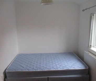 Upstairs Apartment, 16b Rugby Avenue, University Quarter!, Belfast - Photo 1