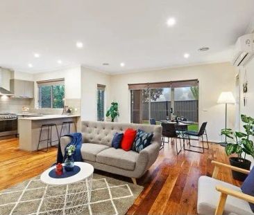“Modern 3-Bedroom Home in Highlands Estate” - Photo 2