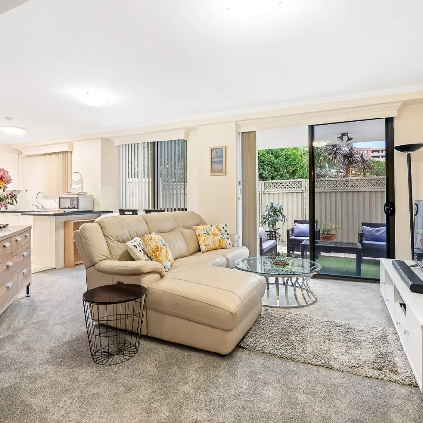 Stylish Fully Furnished & Renovated Hurtsville Apartment in Iconic ‘The Gateway' Building - Photo 1