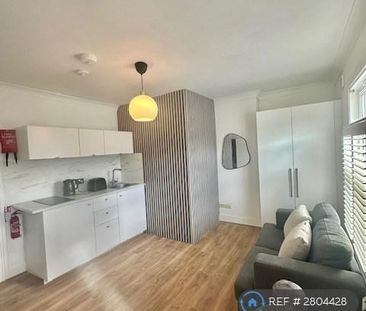 Studio to rent - Photo 6