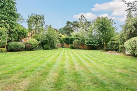 6 bedroom detached house to rent - Photo 3