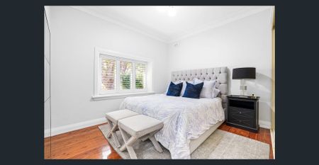 Charming Double Fronted Bungalow - Photo 4