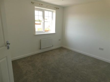 3 bedroom semi-detached house to rent - Photo 2