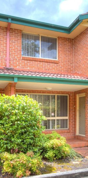 3 Bedrooms! 2 Bathrooms! Air-conditioning! - Photo 2