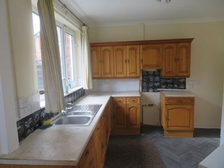 2 bedroom semi-detached house to rent - Photo 3
