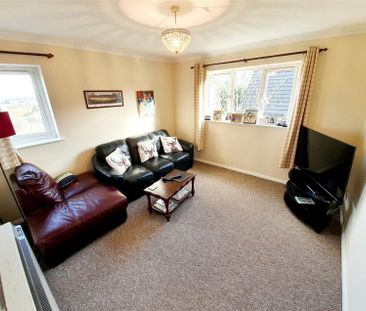 2 Bedroom Flat to Rent in Lovell Court, Irthlingborough, Northants,... - Photo 2