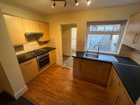 2 bedroom terraced house to rent - Photo 2