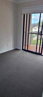 Modern 3 bedroom 3 bathroom townhouse in a popular estate for rent - Photo 1