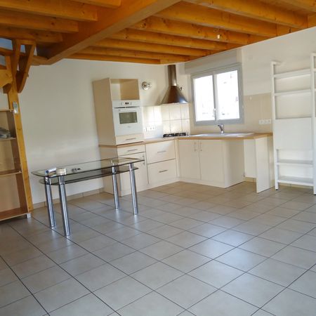 Montrodeix: maison de 100 m2 avec 3 chambres en location - Photo 3