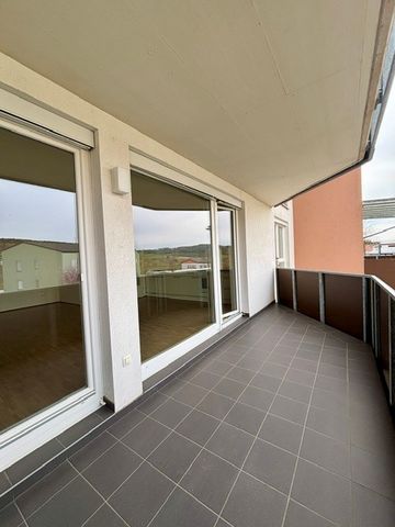 Sehr schöne 2-Zimmer-Wohnung mit Küche, großem Balkon & Carportparkplatz - Photo 5