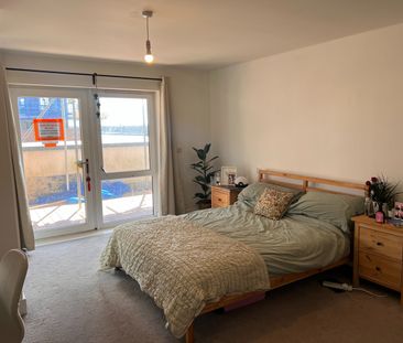 2 Bed Flat, Centenary Plaza, SO19 - Photo 2