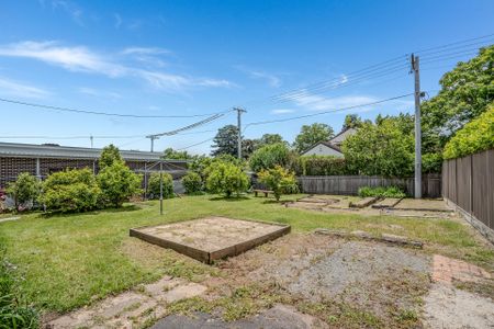 69 Stradbroke Street, Deakin ACT 2600 - House For Rent | Domain - Photo 3