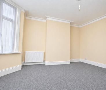 2 bedroom ground floor flat to rent - Photo 2