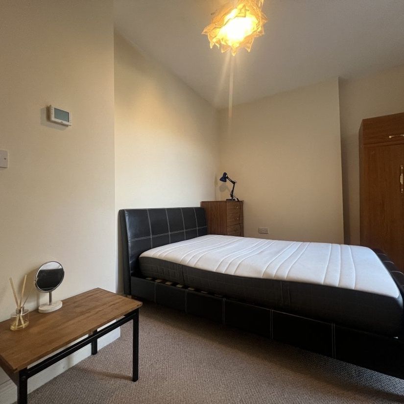 Newport Road, CARDIFF - Photo 1