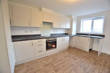 3 bedroom semi-detached house to rent - Photo 4