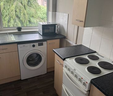 2 Bed Flat, Horsforth, LS18 - Photo 3