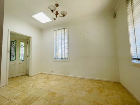 Cozy 2 Bedroom Home - Photo 5