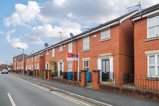 3 bedroom terraced to rent Heron Street, Manchester, M15 - Photo 1
