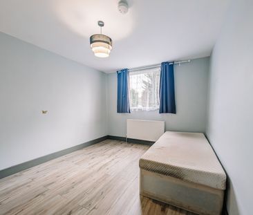 4 Bed Terraced House, Mitcham Road, CR0 - Photo 3
