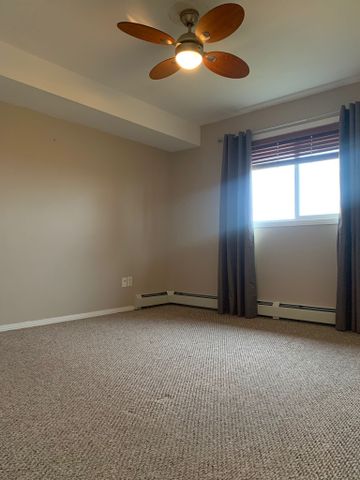 TOP FLOOR 2 BED, ALL UTILITIES INCLUDED!! - Photo 2